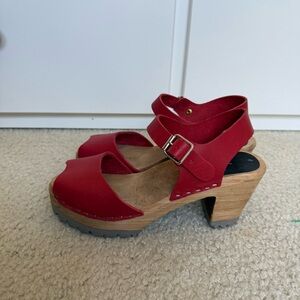 Mia Greta wood red leather clogs womens 37 US 7